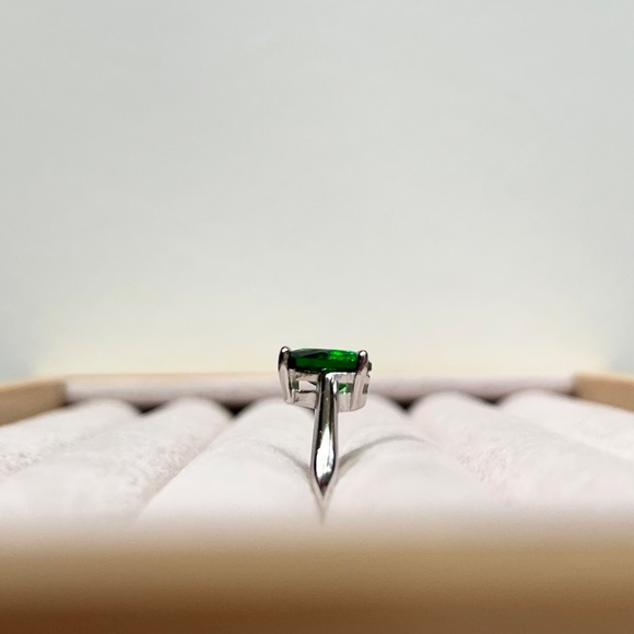 R010 | Emerald CZ Pear Cut Stone Ring - Picture 4 of 6